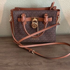 Michael Kors Elegant Brown Crossbody Bag